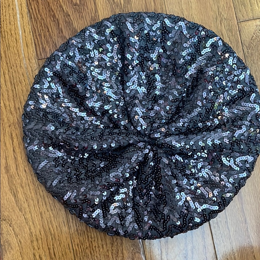 Sequin Beret in Black